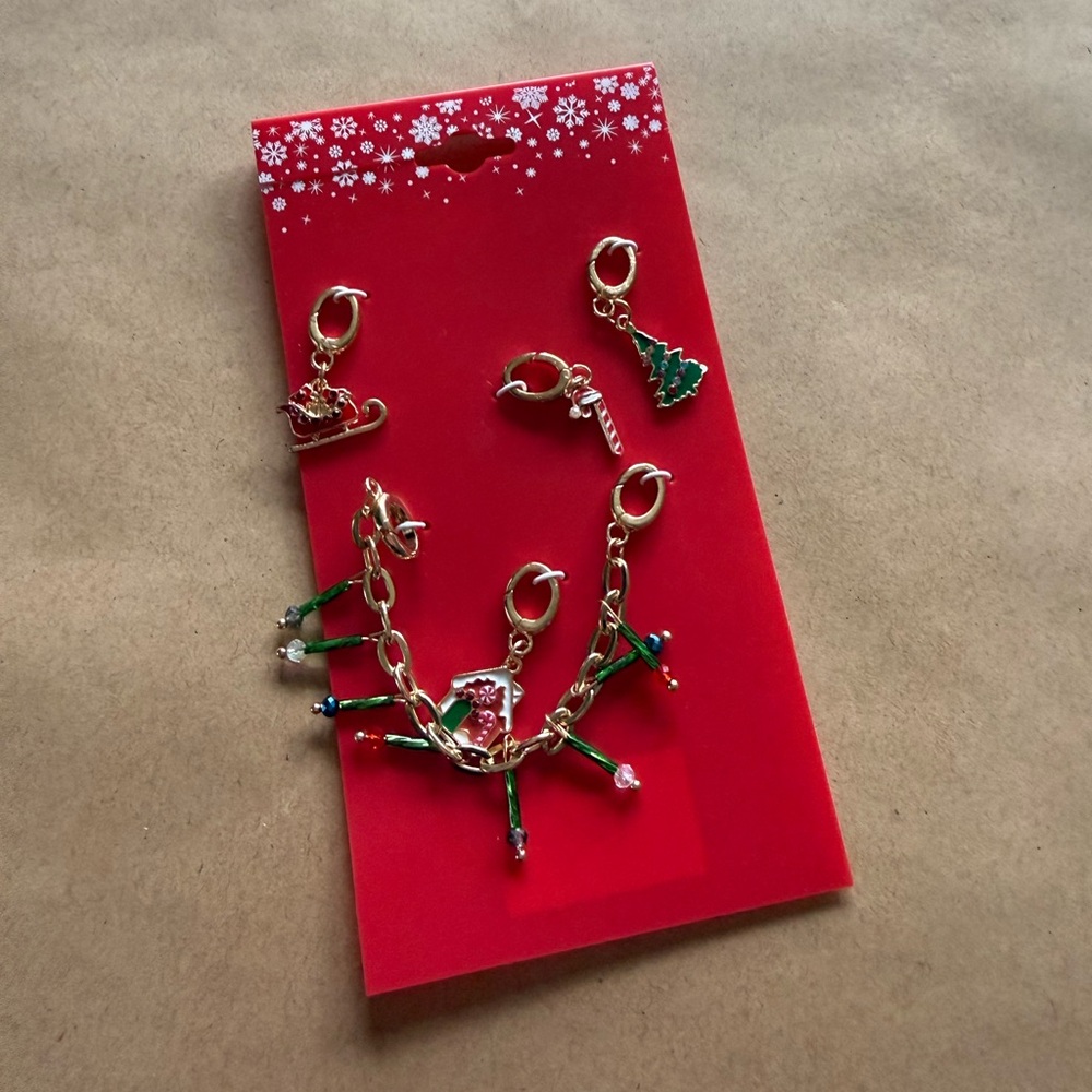Festive Gold Charm Set